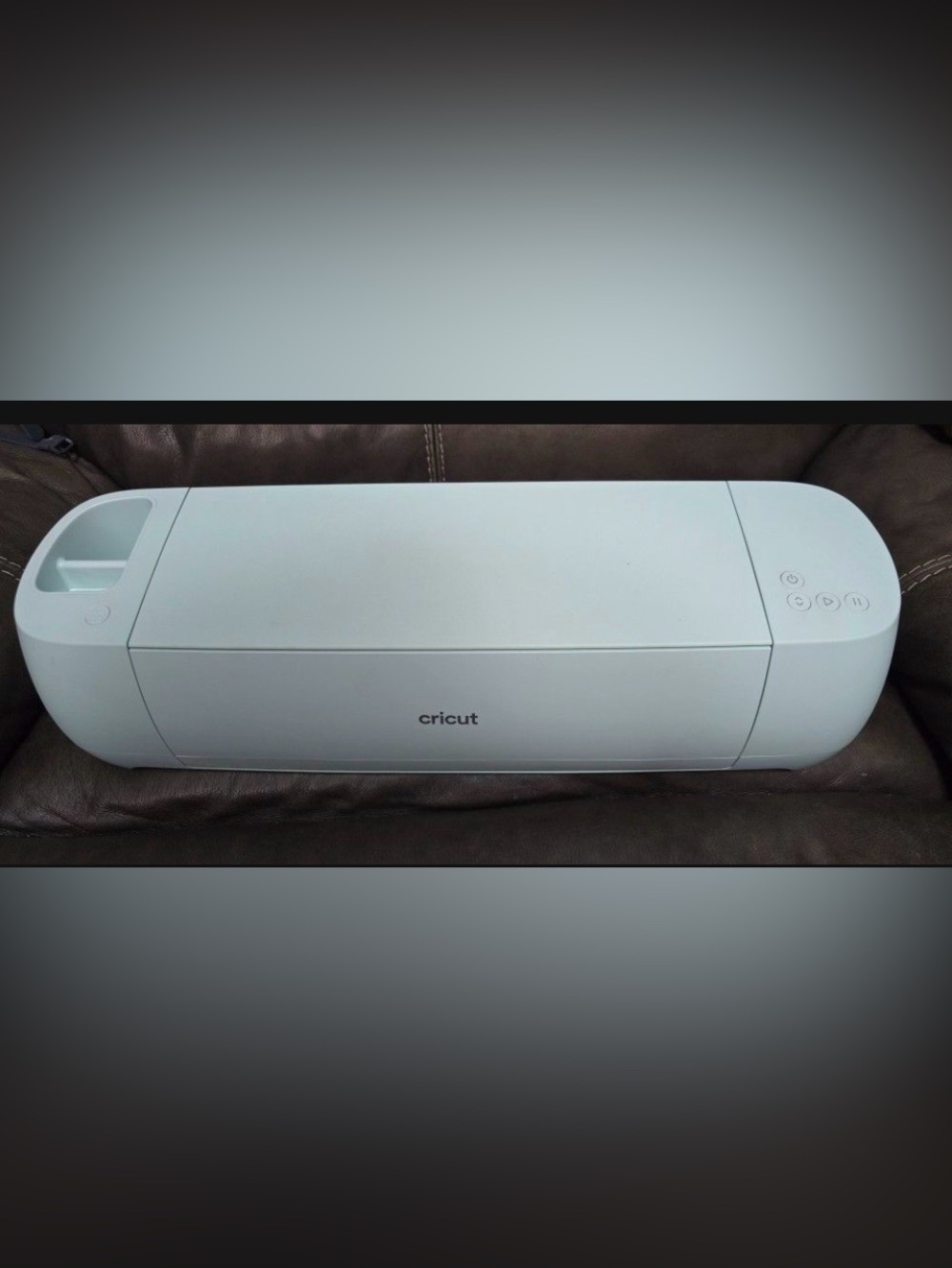 Cricut explorer 3 Bluetooth cutting machine in mint - Picture 5 of 5